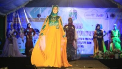Pemkab Tanbu Helat Lomba Fashion Show Tenun Pagatan