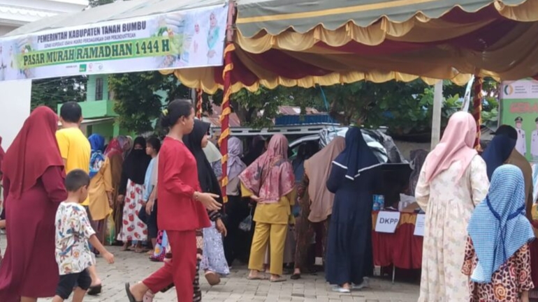 Paket Sembako Dibandrol Rp25 Ribu, Pasar Murah Diserbu Warga Tanbu
