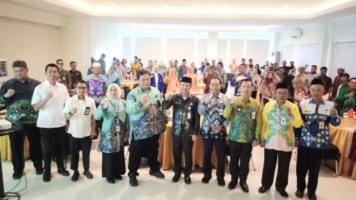 Tingkatkan Pelayanan Perizinan, Pemkab Tanbu Serahkan NIB Pelaku Usaha