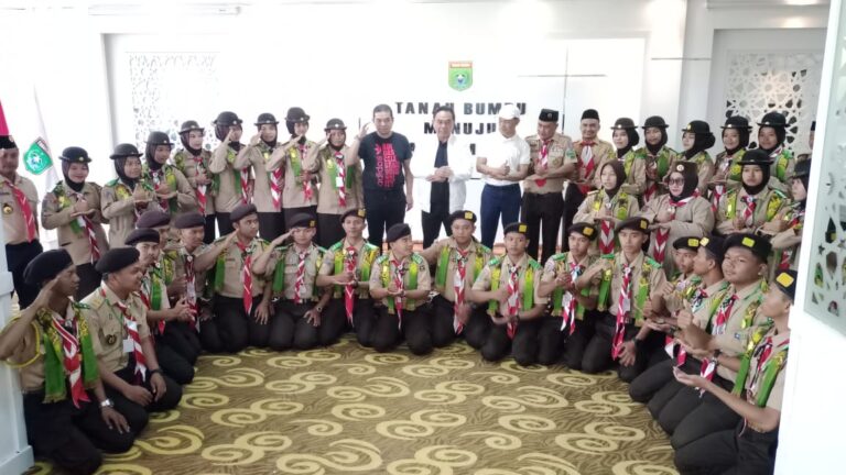Bupati-Lepas-Peserta-Raimuna-Nasional-XII-Cibubur2