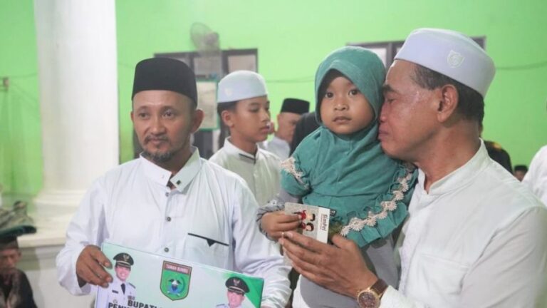 gendong-dan-peluk-1024x684~2