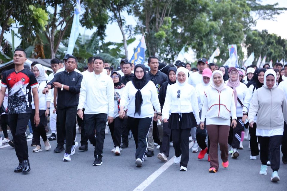 Lautan Putih di Batfest 2025: Andi Irmayani Ikuti Jalan Sehat Bersama 30 Ribu Peserta