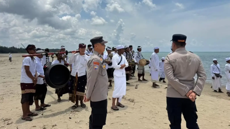 melasti-tanah-bumbu-pantai-madani-sungai-loban-nyepi-2026